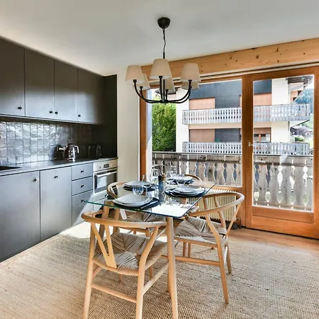 Confort Aux Gets: T2 Avec Balcons, Et Parking - Fr-1-685-83 Les Gets