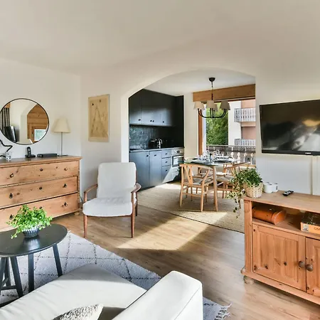 Confort Aux Gets: T2 Avec Balcons, Et Parking - Fr-1-685-83 * Les Gets